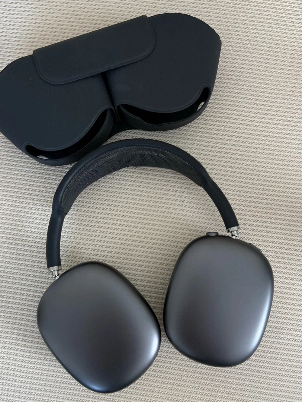 Apple Black On-Ear Headphones with Carry Case